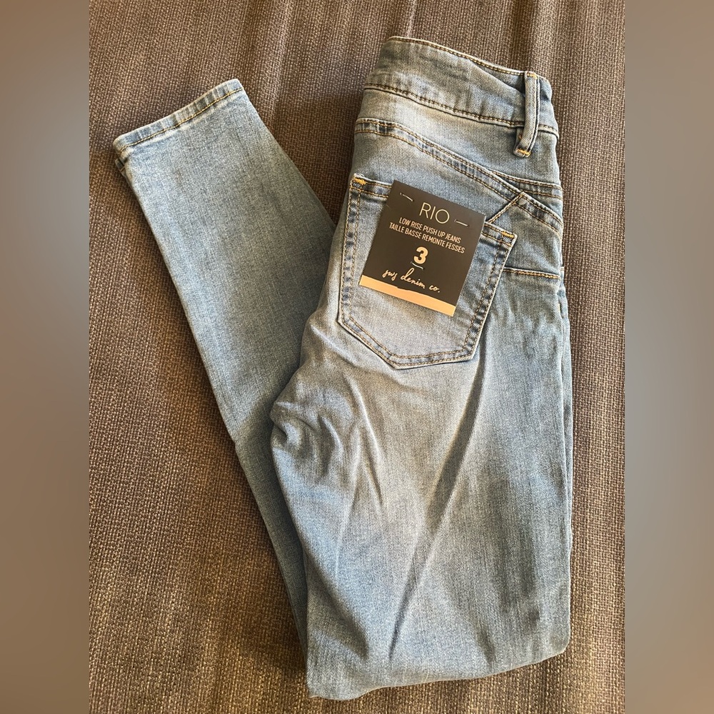 NWT - Size 3 Rio Light Blue Skinny Jeans, Length 33”